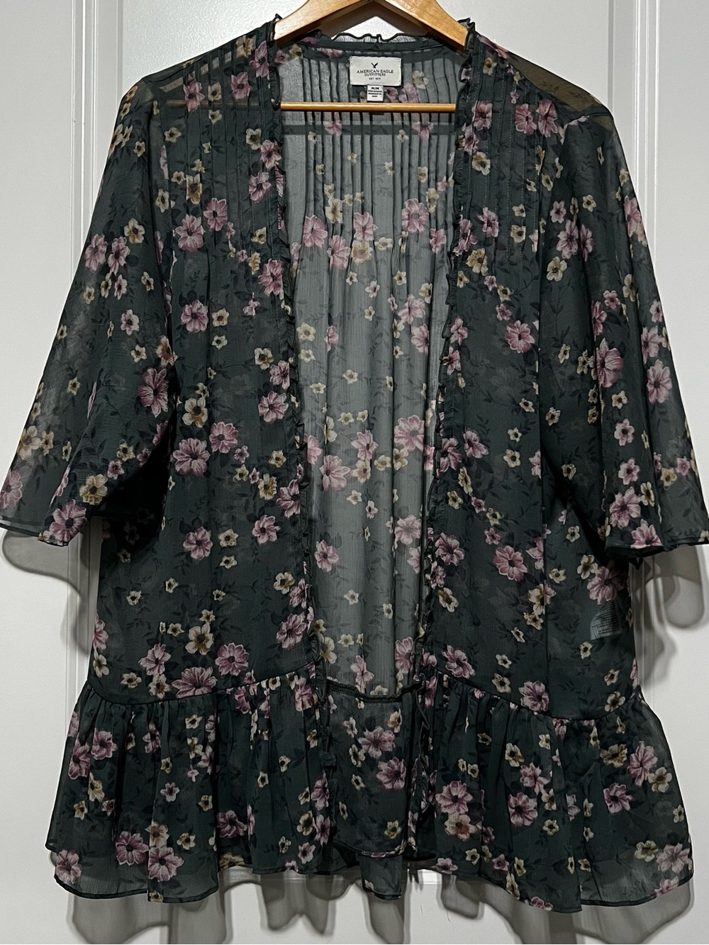 American Eagle Women’s Sheer Floral Ruffled Kimono Cardigan in Green/Pink